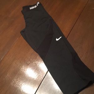 Nike Pro Hypercool mesh panel capris